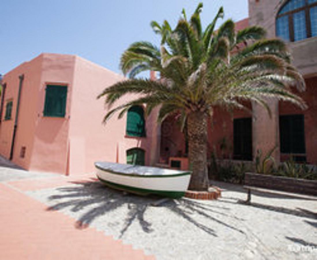 Hotel Arabesque Varigotti Exterior photo