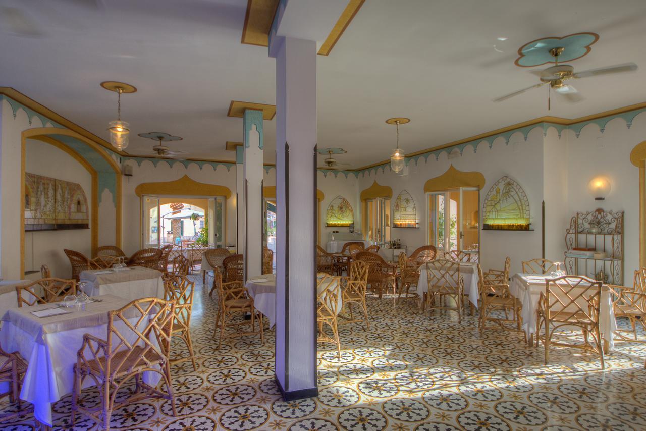 Hotel Arabesque Varigotti Exterior photo