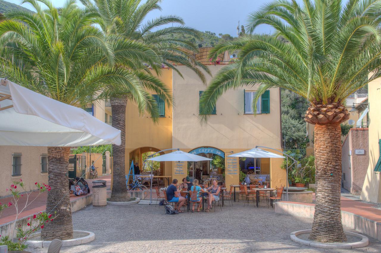 Hotel Arabesque Varigotti Exterior photo