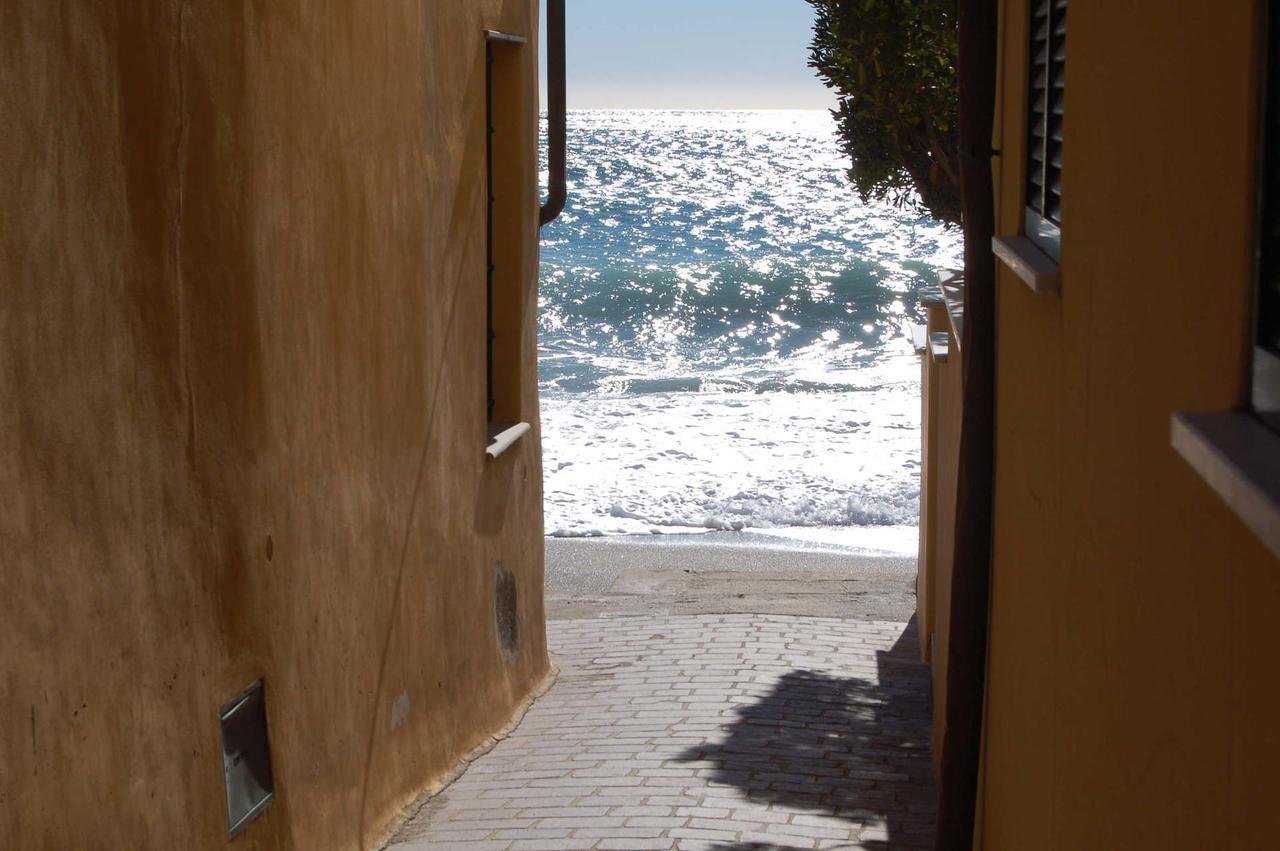 Hotel Arabesque Varigotti Exterior photo
