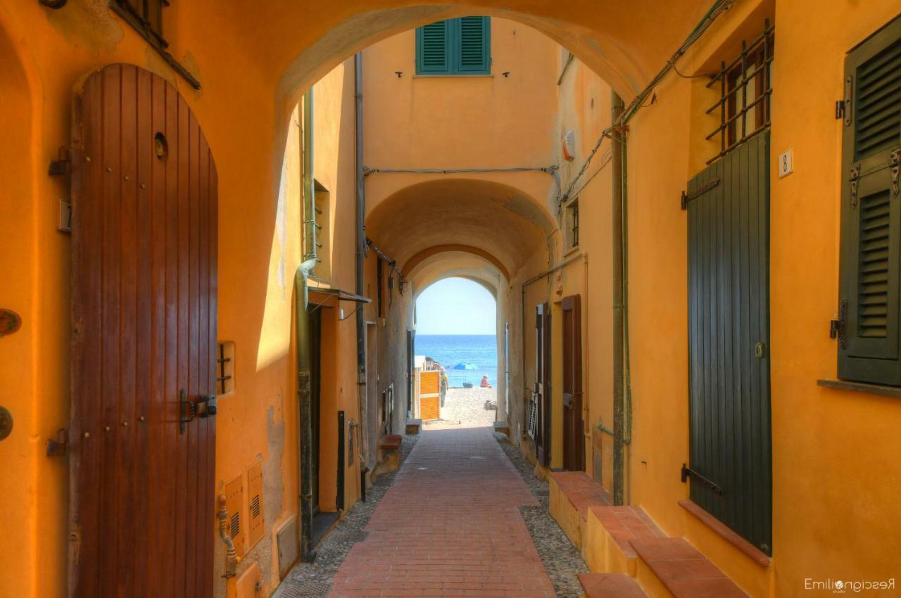 Hotel Arabesque Varigotti Exterior photo
