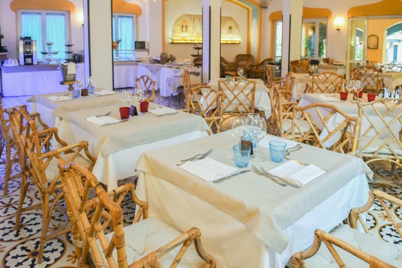 Hotel Arabesque Varigotti Exterior photo