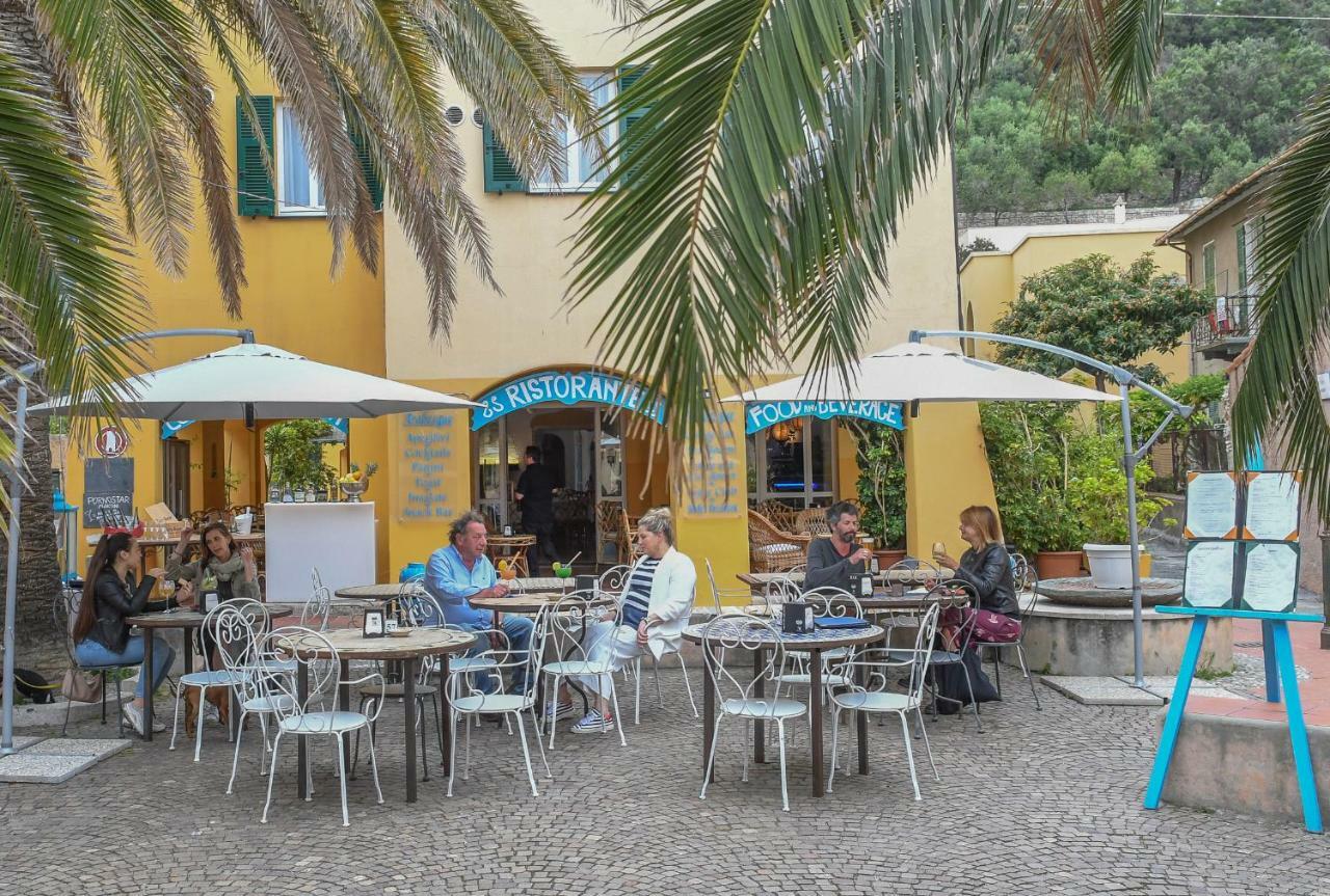 Hotel Arabesque Varigotti Exterior photo